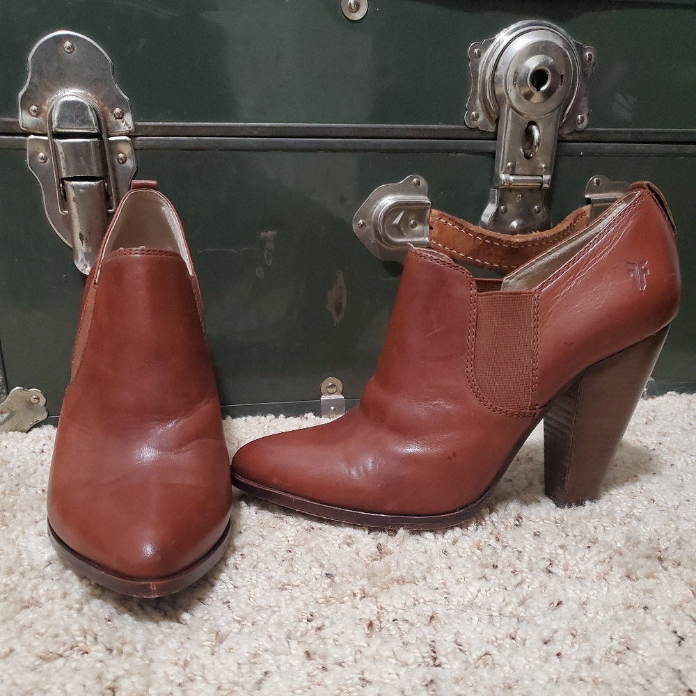 Sassy Frye Booties Sz 10